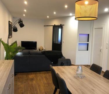 Mirepoix Apartment | APPARTEMENT F3 BOX Vélo Moto Centre historique