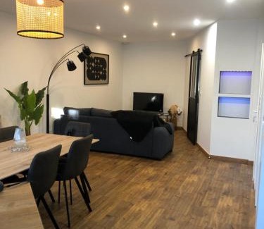 Mirepoix Apartment | APPARTEMENT F3 BOX Vélo Moto Centre historique