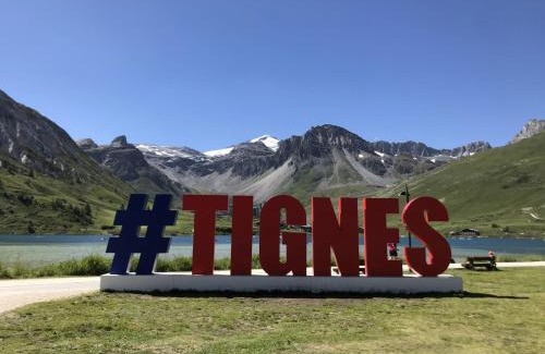 Val Claret Apartment | Appartement familial au pied des pistes avec balcon et services inclus à Tignes Val Claret - FR-1-641-12