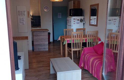 Bagneres-de-Luchon Apartment | Appartement. Dans un Parc. A 5 Minutes à Pied du Centre Ville. Idéal Curistes