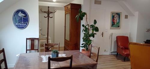 Chavagnes-en-Paillers Apartment | Appartement privatif étage maison - 2 chambres - 5 couchages - Jardin