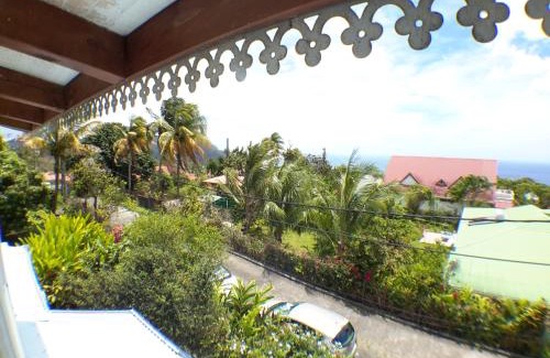 Saint-Claude House | Appartement Les Bougainvilliers Vue Mer