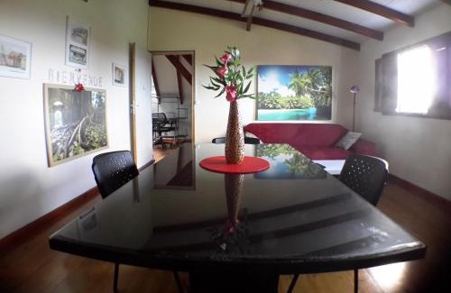 Saint-Claude House | Appartement Les Bougainvilliers Vue Mer