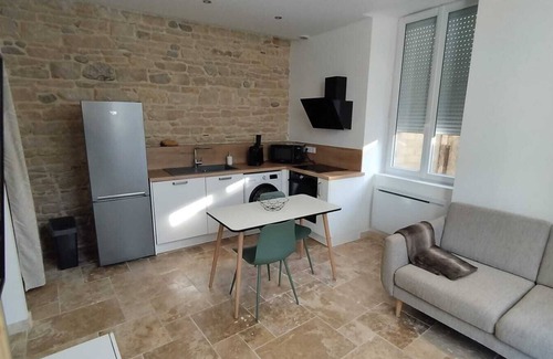Bourgoin-Jallieu Apartment | Appartement Lumineux en Rdc, Pour Séjour Touristique ou Professionnel