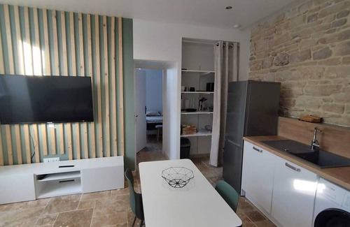 Bourgoin-Jallieu Apartment | Appartement Lumineux en Rdc, Pour Séjour Touristique ou Professionnel