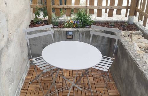 Bourgoin-Jallieu Apartment | Appartement Lumineux en Rdc, Pour Séjour Touristique ou Professionnel