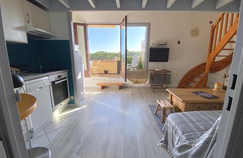 Le Penon Apartment | Appartement lumineux à 4 min de la plage avec terrasse, parking privé et WIFI ! - FR-1-239-999