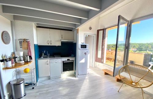 Le Penon Apartment | Appartement lumineux à 4 min de la plage avec terrasse, parking privé et WIFI ! - FR-1-239-999