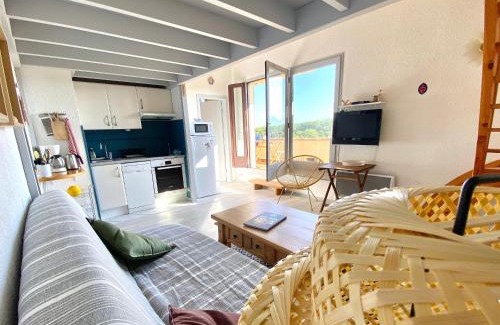 Le Penon Apartment | Appartement lumineux à 4 min de la plage avec terrasse, parking privé et WIFI ! - FR-1-239-999