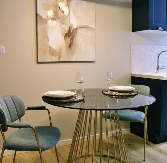 Roanne Apartment | Appartement luxueux avec Jacuzzi privatif