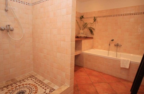 Grand Valinco Apartment | Appartement Mascat 1 Chambre Avec Patio