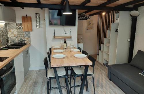 Cauterets Apartment | Appartement mezzanine 6 personnes avec balcon vue sur la montagne