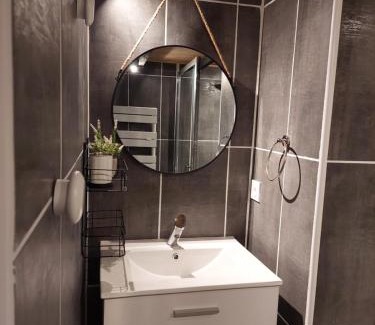 Cauterets Apartment | Appartement mezzanine 6 personnes avec balcon vue sur la montagne