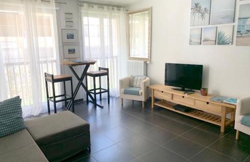 Saint-Victor Apartment | Appartement Moderne à Marseille avec Balcon et Vue sur Jardin