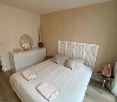 Meudon-la-Foret Apartment | Appartement Moderne 2 chambres Proche Paris