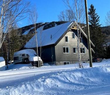 L'Anse-Saint-Jean Apartment | Appartement Mont Édouard, Hébergement paisible à la montagne