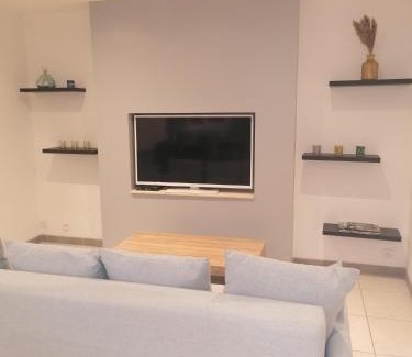 Cabrieres Apartment | Appartement paisible entre terre et mer
