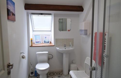 Saint-Coulitz Apartment | Appartement Privé, Camping La Pointe
