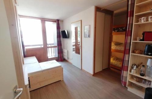 Montalbert Apartment | Appartement rénové en pleine montagne avec accès direct aux pistes - FR-1-181-2829