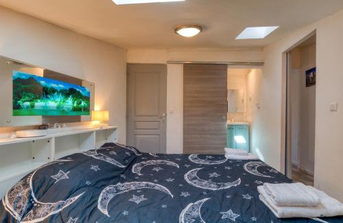 Pezenas Apartment | Appartement Sous Les Toits