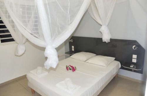 Malendure Apartment | Appartement spacieux à Bouillante avec piscine partagée