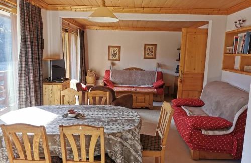 Les Allues Apartment | Appartement spacieux 3 chambres Méribel, proche pistes, balcon, parking inclus - FR-1-355-183