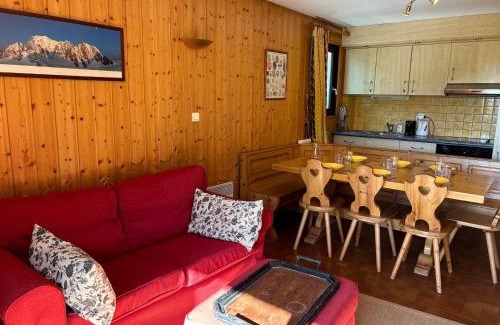 Les Gets Apartment | Appartement spacieux aux Gets, pied des pistes, balcon sud-ouest, 2 chambres, coin cabine, garage, WiFi - FR-1-623-81