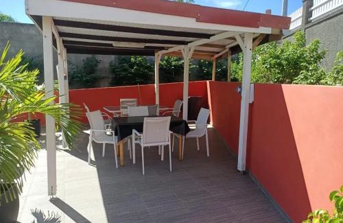 Sainte-Anne Apartment | Appartement spacieux à Sainte-Anne avec piscine partagée.