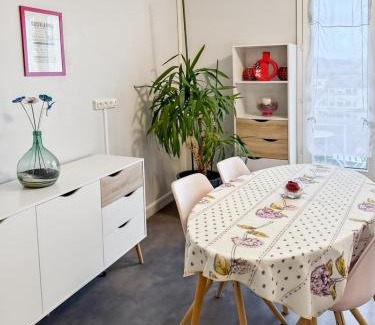 Aurillac Apartment | Appartement T3 - Vue dégagée - Parking