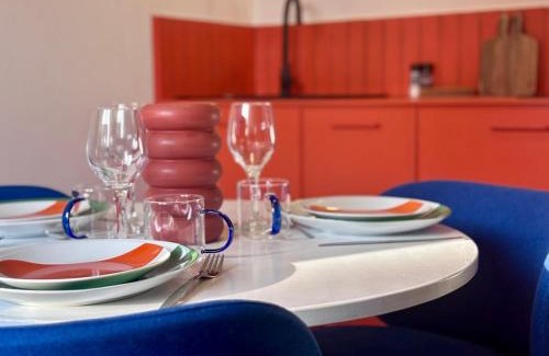Castres Apartment | Appartement Thème Années 60' l Baignoire Jets l Clim l Netflix