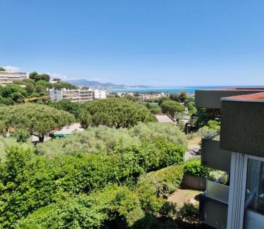 Bastide Giraud Apartment | Appartement vu mer et montagnes