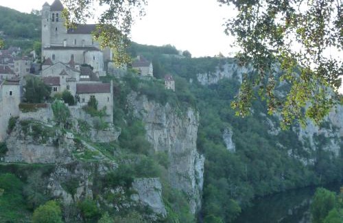 Saint-Cirq-Lapopie House | Appartements - Charme, jardin et vue imprenable en plein coeur de St-Cirq