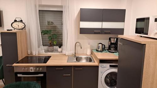 Roding House | Appartment-Ferienwohnung mit Küche, Bad, WLAN, Klimaanlage, Modern eingerichtet
