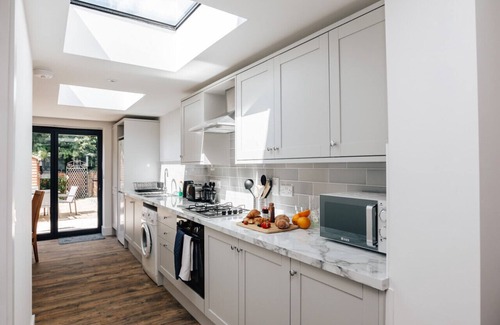 Henley House | Apple Blossom - Central Henley with free road parking