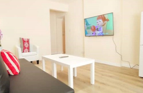 Hillingdon Apartment | Apple Garden A-2