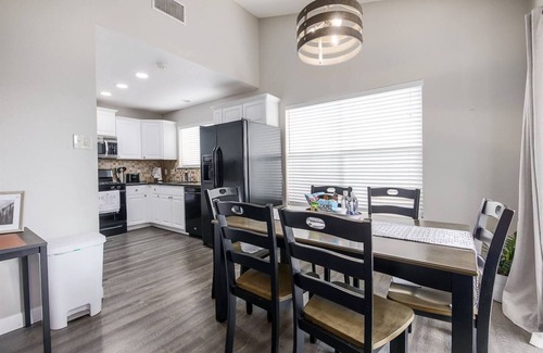 Milwood House | Apple Parmer – 3BR/2BA w/Walkable Dining & Parks