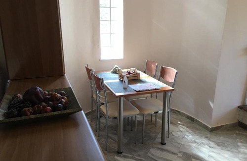 Plomari Apartment | Αpples and Roses