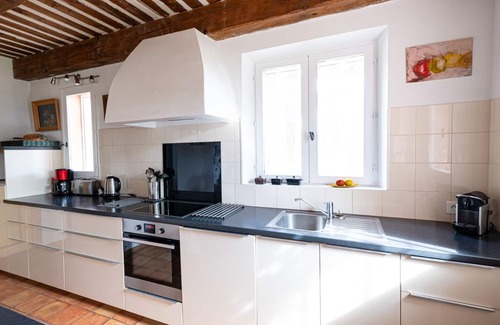 Roussillon House | Approximately 1.2 km from the village of Roussillon, Provencal holiday home with pool