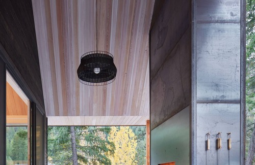 Mazama Cabin | Après Cabin | Designer Lake Cabin