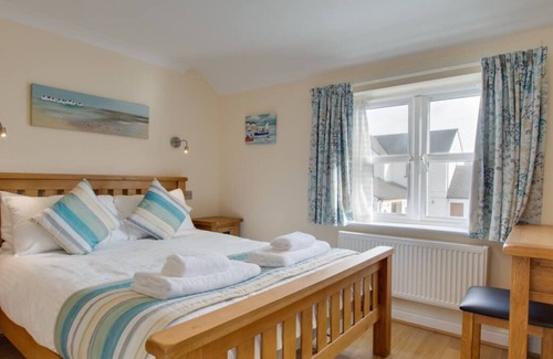 Horton House | Apricot Cottage in the beautiful Swansea