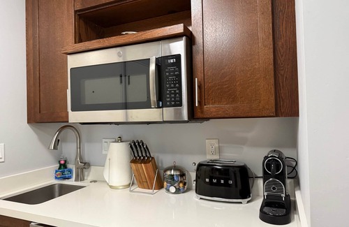 Carpinteria Apartment | Apt 18: Contemporary Studio 200 yards to the sand