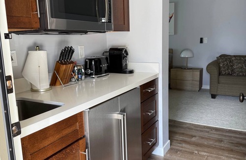 Carpinteria Apartment | Apt 18: Contemporary Studio 200 yards to the sand