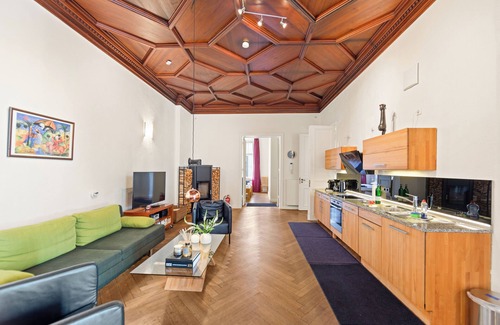 Kreuzberg Apartment | apt.C city center monument near Checkpoint Charlie