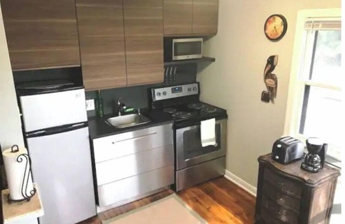 Galveston Apartment | Apt C | Fully Furnished Apt Oasis in Historic Area