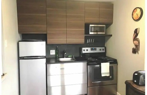 Galveston Apartment | Apt C | Fully Furnished Apt Oasis in Historic Area