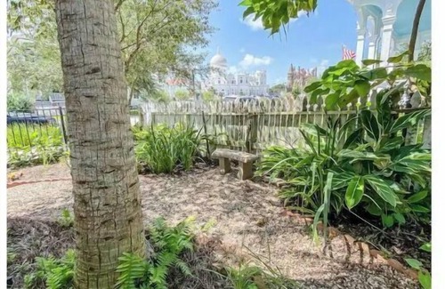 Galveston Apartment | Apt C | Fully Furnished Apt Oasis in Historic Area