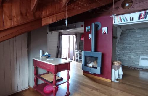 Montgenevre Apartment | Apt chaleureux 3* pour 5 pers. - 2 chambres, à 30m des pistes, parking inclus - FR-1-445-29