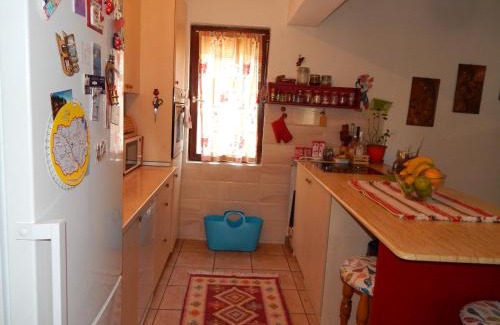 Dolna Matka Apartment | Apt - Sleeps 2 - Balcony - Pets Ok