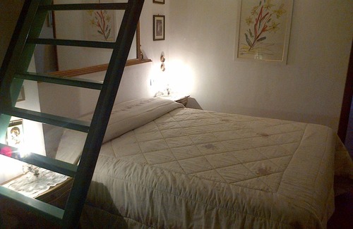 Bivio di Ravi Apartment | Apt VIOLETTA in Ancient Tuscan Farmhouse with swimming pool, garden, near the sea