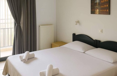 Thinalia Bed & Breakfast | Aqua Bliss at Royal Club Hotel - Comfy Twin Room